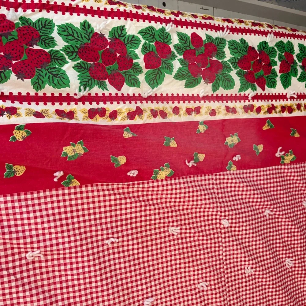 Vintage Red Patchwork Tied Quilt Comforter Strawberry Bandana Gingham 86x78 READ